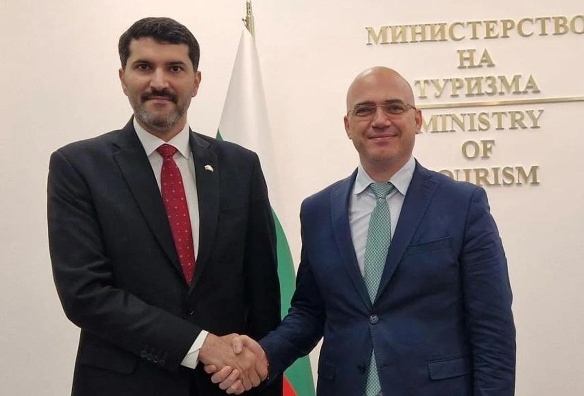 Министърът на туризма д р и посланикът на Обединените арабски