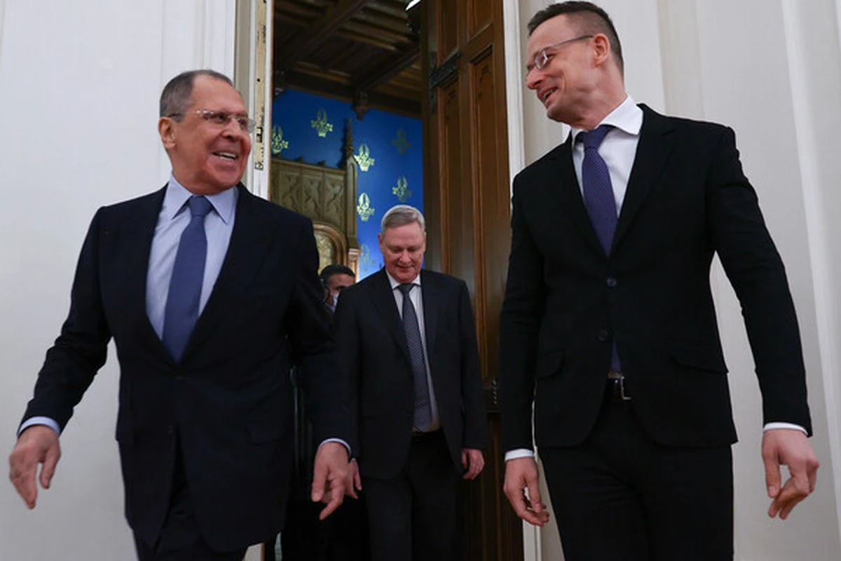 Унгарските власти са започнали разследване на бившия външен министър Петер