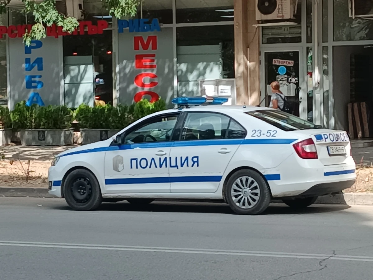 Иззеха над 2 килограма марихуана и 9 растения канабис при