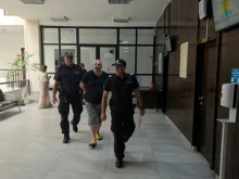 Домашен арест за мъжа, който потроши стъклата на офиса на ДПС в Благоевград