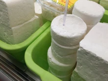 Земеделският министър призна: Има напълно легален внос на продукти, продавани като "българско саламурено сирене"