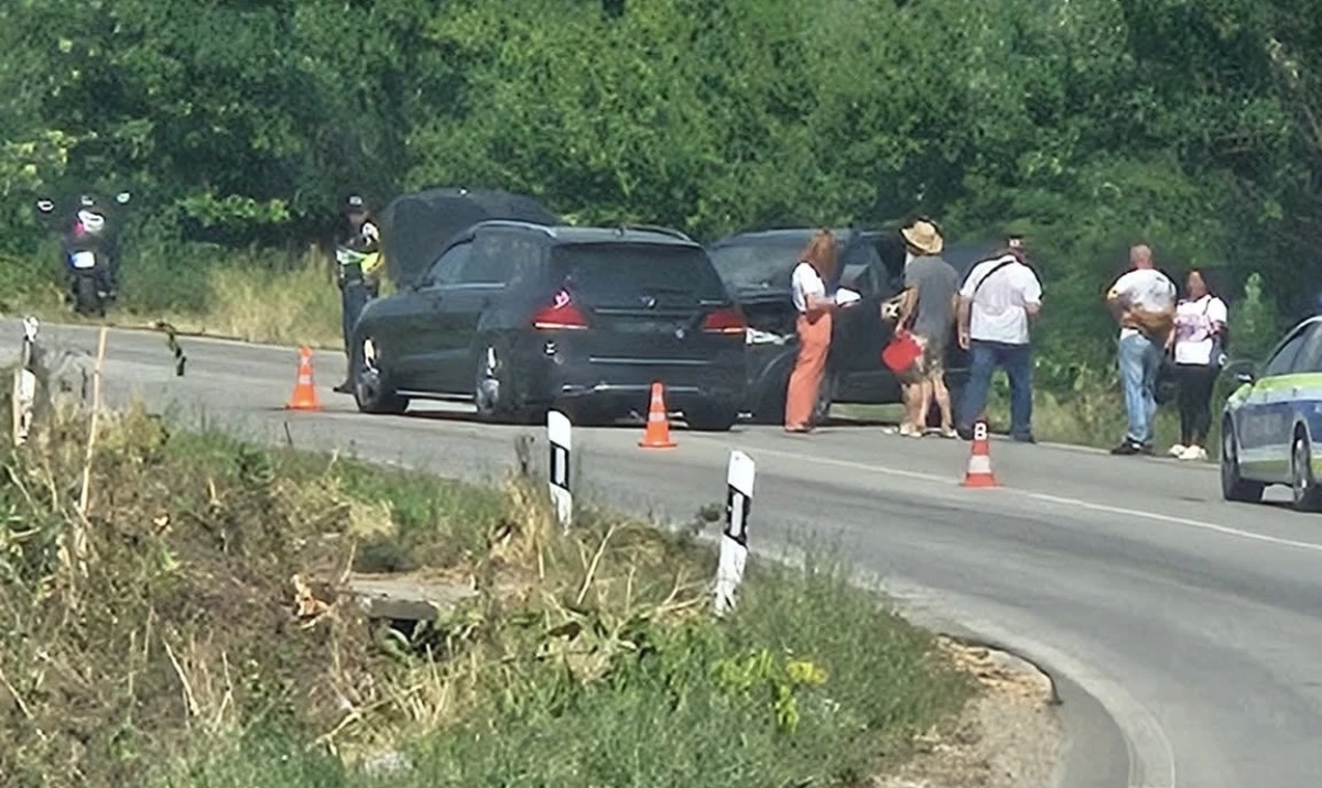 Двама възрастни и три деца са с охлузвания след катастрофата по пътя София-Варна