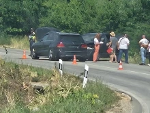 Двама възрастни и три деца са с охлузвания след катастрофата по пътя София-Варна