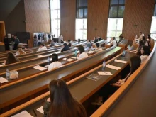 ИПИ: Държавата харчи милиони за университети, а те не генерират с...