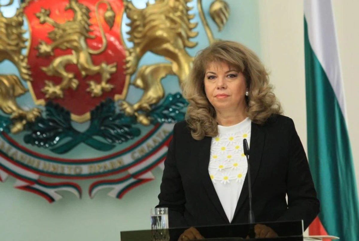 Военен строй посреща Илияна Йотова край Пловдив заради новите изтребители F-16