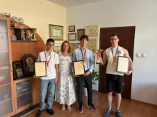 Кметът Галина Стоянова награди с лични стипендии млади математици, които покориха Япония