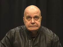 Слави Трифонов към Демерджиев: Защо сте толкова словоохотлив в Америка и толкова мълчалив в България?