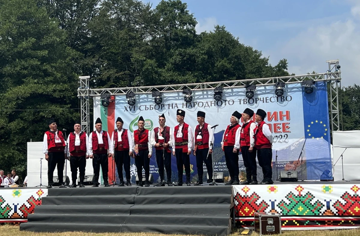 След проведено съгласуване с членовете на Организационния комитет беше взето