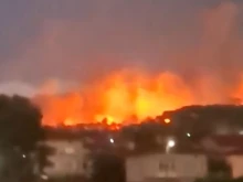 Огромен пожар бушува край Ръждак