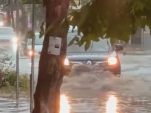 Наводнени подлези и улици под вода във Варна след пороя