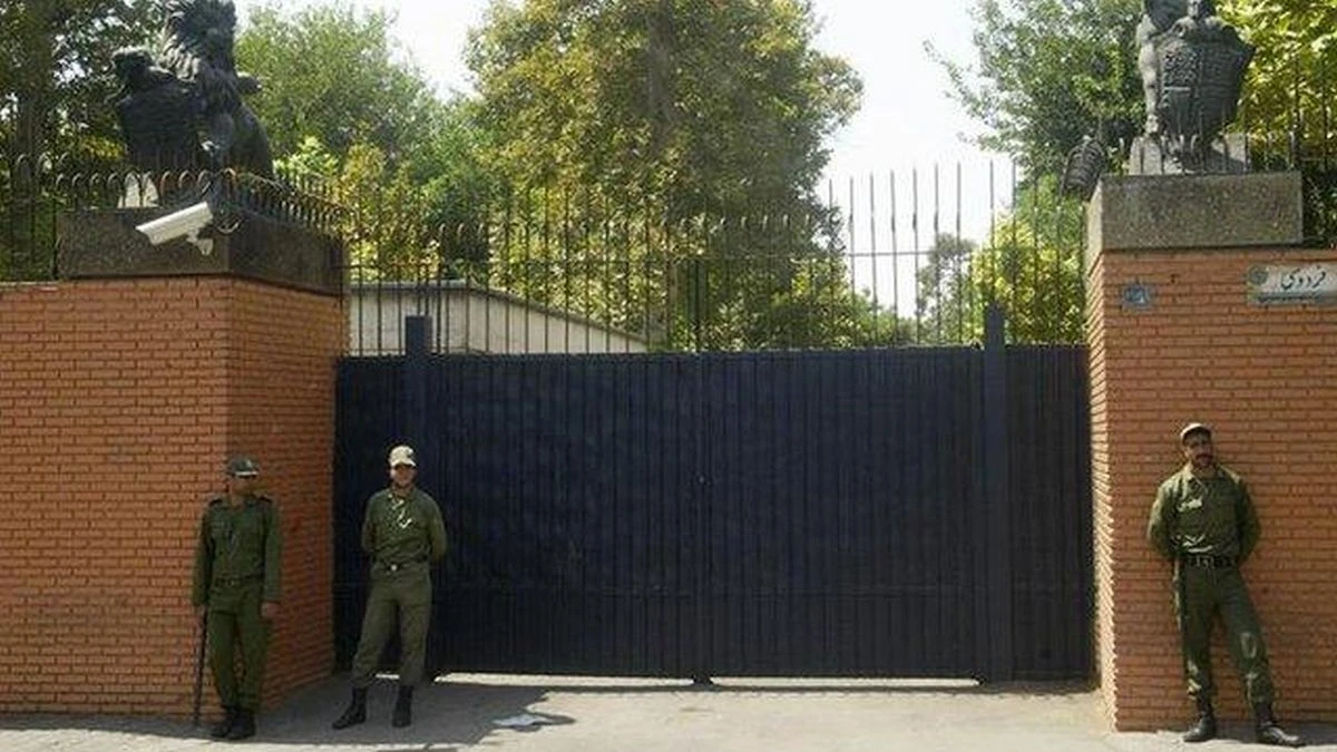 Великобритания е взела решение да изтегли временно служителите на посолството