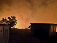 Голям пожар край бившия завод "Химик" в Асеновград