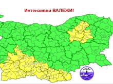 Интензивни валежи с гръмотевици и днес - 10 области са предупредени