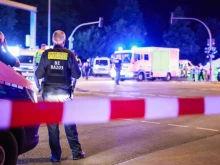 Автомобил се вряза в тълпа на гей парада в Берлин, има 1 загинал и 16 ранени