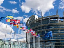 Euractiv: ЕС премахна санкциите върху вноса на самурска кожа от Русия по искане на Италия и Гърция
