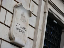 Ремонтират входа на Центъра за административно обслужване на Столичната община