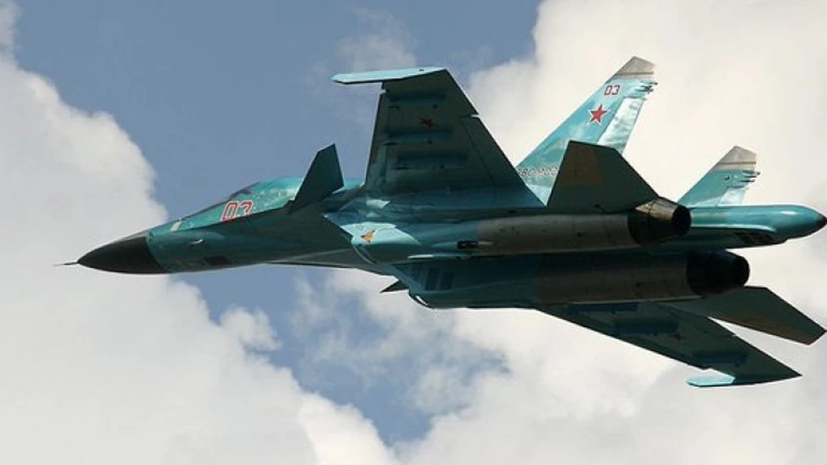 Изтребител Су 34 носи четири модифицирани бомби ФАБ 500Т оборудвани
