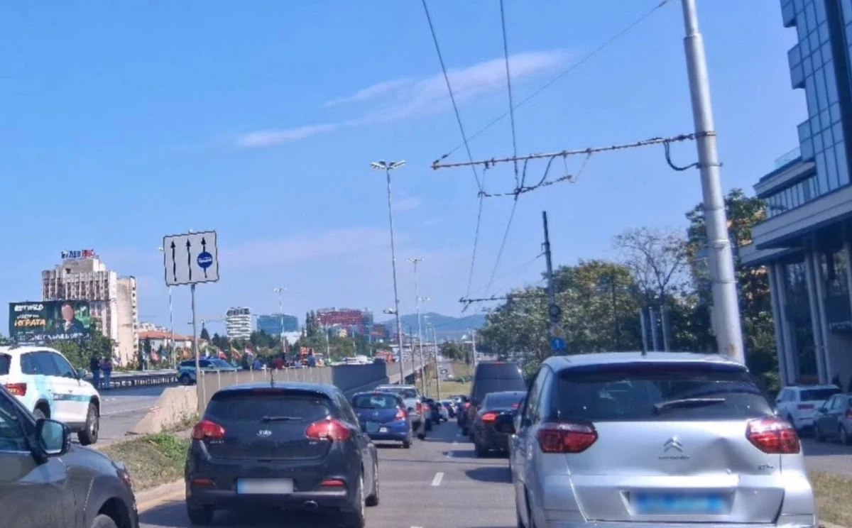 Възстановено е движението и в двете посоки на пътни превозни