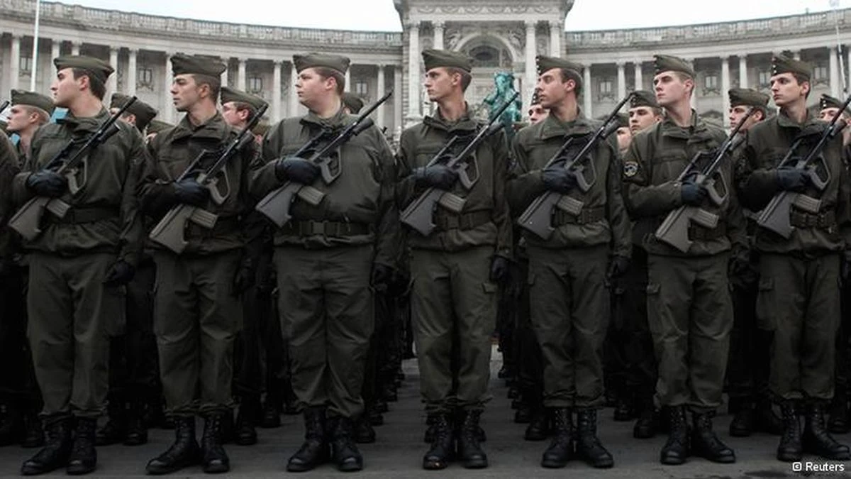 Австрийското правителство планира да удължи срока на военната служба от