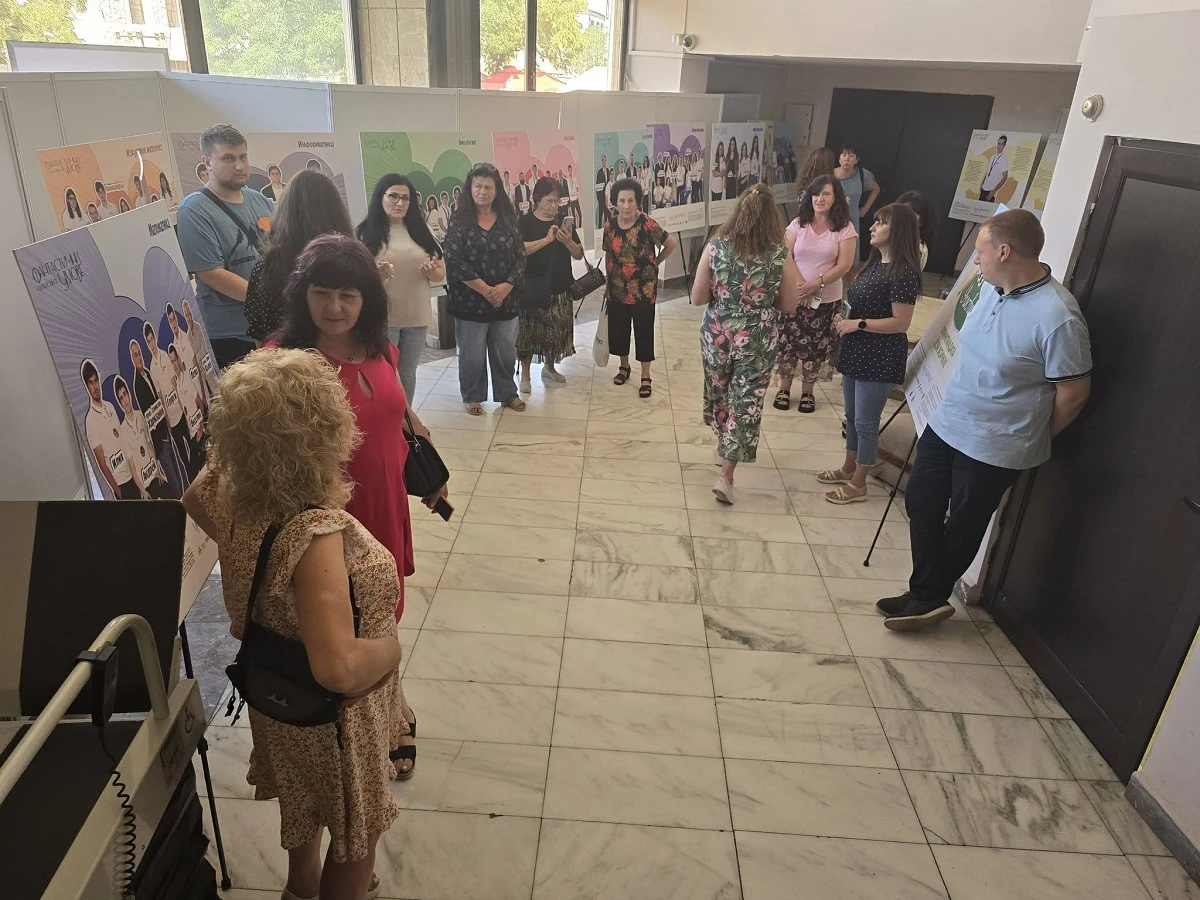 Във фоайето на Общинската администрация в Дупница официално бе открита