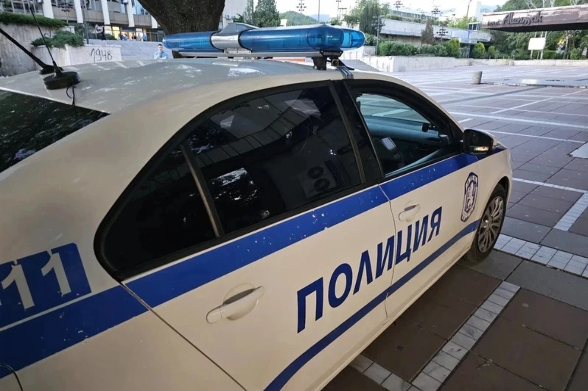 Двама са задържани за притежание на различни видове наркотични вещества