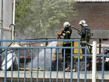 Пожар в асфалтова база в Русе вдигна пожарникарите на крак