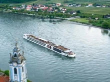 Круизен кораб с над 200 души на борда заседна в река Дунав на път за България
