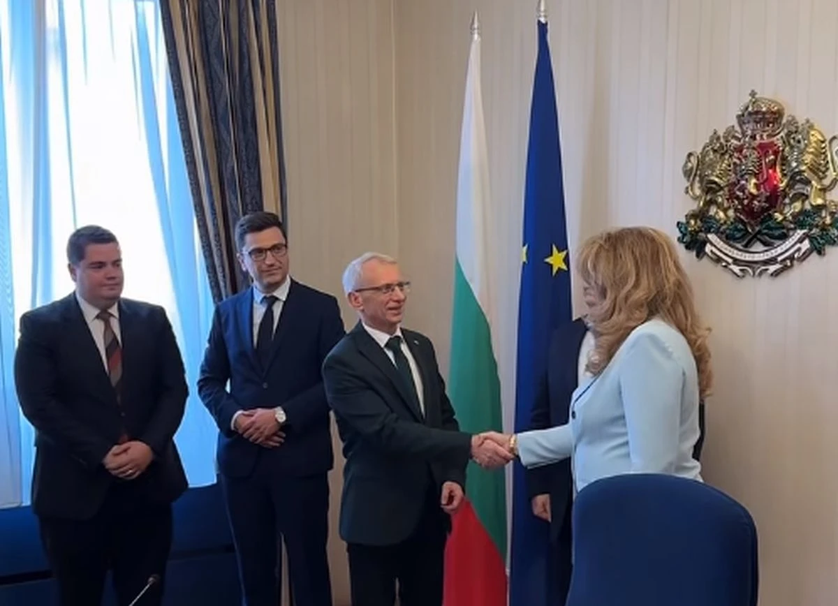 Лидерът на Продължаваме промяната и председателят на ПГ на ПП