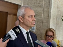 "Хора със сериозни психически проблеми": Костадинов алармира за решение на ВКС за смяна на пола на три лица 