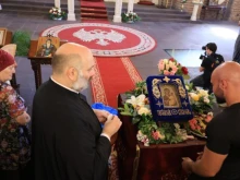 Чудотворната икона на Света Богородица - Хавайска събра вярващите на поклонение в София