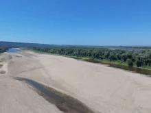 Жизнената артерия на Европа в парализа? Още кадри показват рекордно ниското ниво на река Дунав