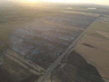 Пожарникари се борят с последните огнища край Стрелци