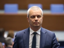 Костадинов: Радев е атакуван от плажа от неговите депутати, прова...