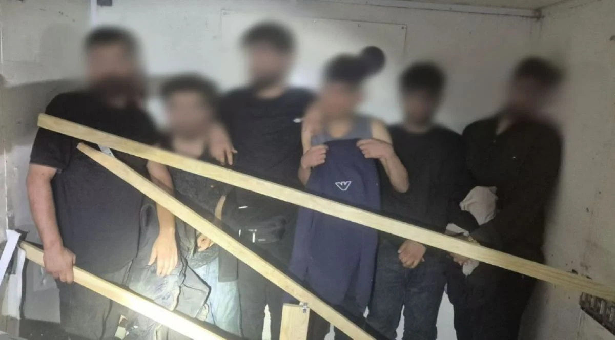 Задържаха 8 мигранти, укрити в микробус, влизащ от Гърция. Шофьорът го хващат за втори път за превоз 