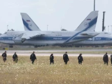 Полицията в Германия претърсва летище Лайпциг за втори подозрителен обект