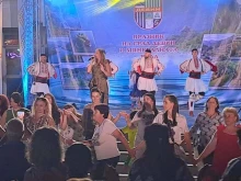 Музика, емоции и препълнен площад поставиха началото на Празника на Девин и минералната вода