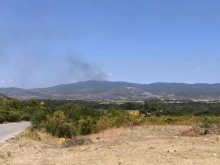 Голям пожар край Сливен затрудни движението по Подбалканския път