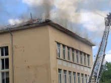 Потушиха пожара в бивше училище в Монтана