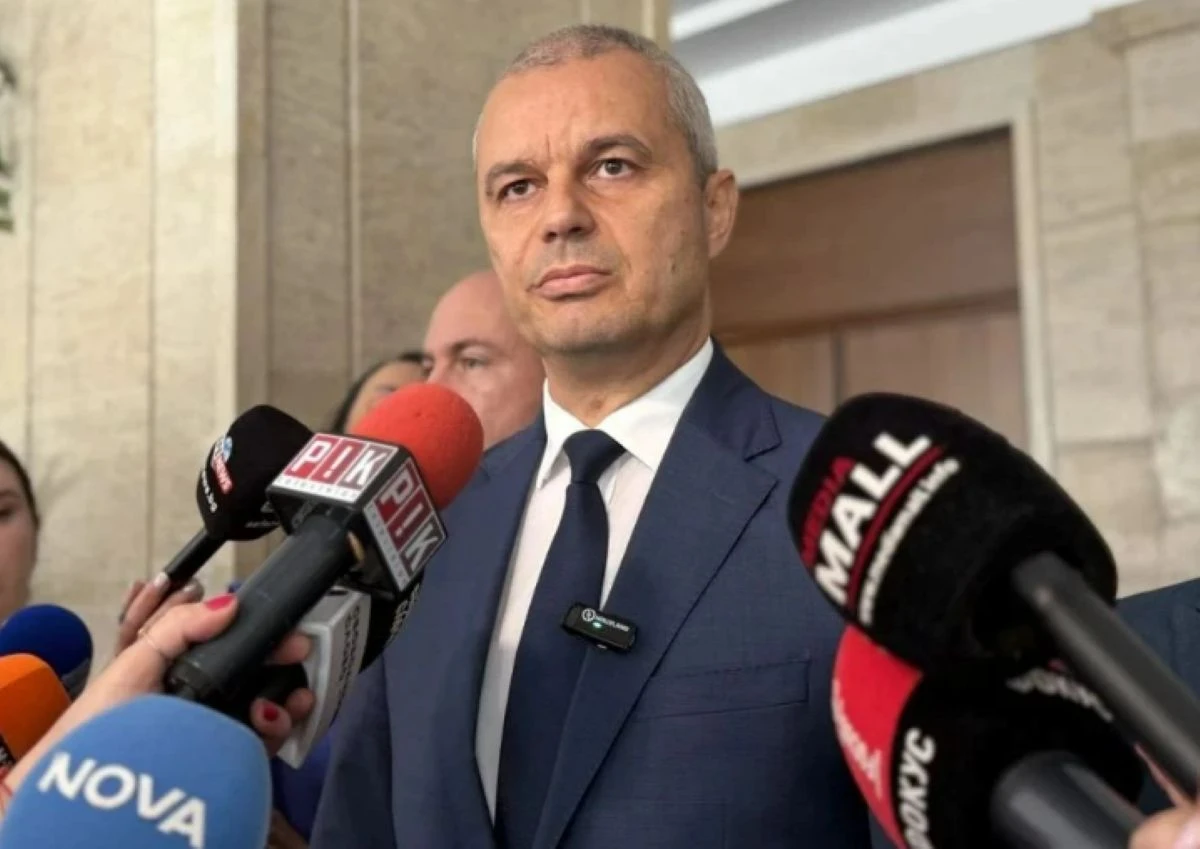 Костадинов: Украинският посланик трябва да бъде обявен за персона нон грата