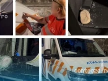 Заради дезинформация в TikTok: Младежи нападнаха линейка в Румъния с камъни и брадви