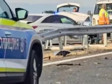 Самокатастрофирал камион затруднява движението по АМ "Хемус" към ...