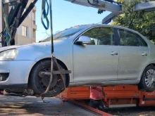 Премахват изоставени автомобили в столичния район "Младост"