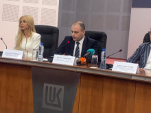 Особеният управител на "Лукойл": Нефт има, очакваме да има спад в цените на горивата