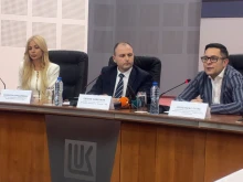 Пулев: Има активни преговори за продажбата на рафинерията на "Лукойл"