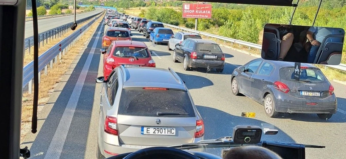 На прибиране от Гърция: Голямо задръстване край Кресна