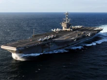 Американски суперносач ще замени USS Abraham Lincoln след тревожни случаи на скачане зад борда