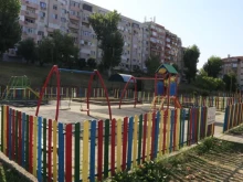 Ремонтират три детски площадки, игрище и фитнес зона на открито в парк в благоевградския квартал "Еленово"