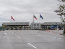 Оръжия сред смокини: Откриха 45 бойни пистолета в камион на "Капитан Андреево"