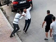 Нападнаха турски депутат с нож
