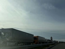 Нови контролни пунктове по пътищата: Спират повече камиони за проверки